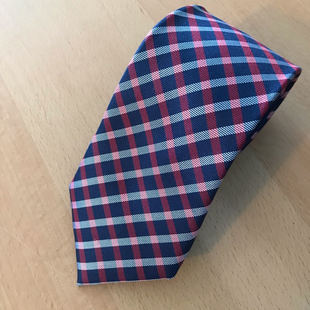 Tommy Hilfiger necktie, like new condition
